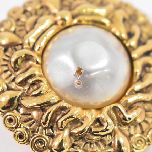 CHANEL Faux Pearl Gold Plated Round Earrings Clip - Picture 5 of 9